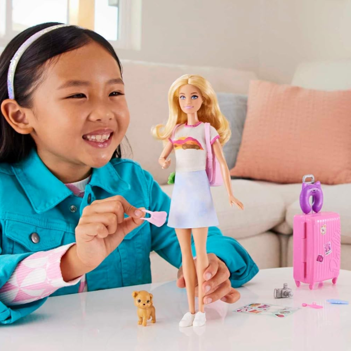 Barbie Coffret Voyage Malibu - Embarquez pour des aventures inoubliables avec Barbie et son chiot !